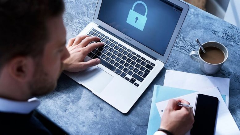 PRESSEMEDDELELSE Ny cyberforsikring skal beskytte flere SMVer mod cyberangreb